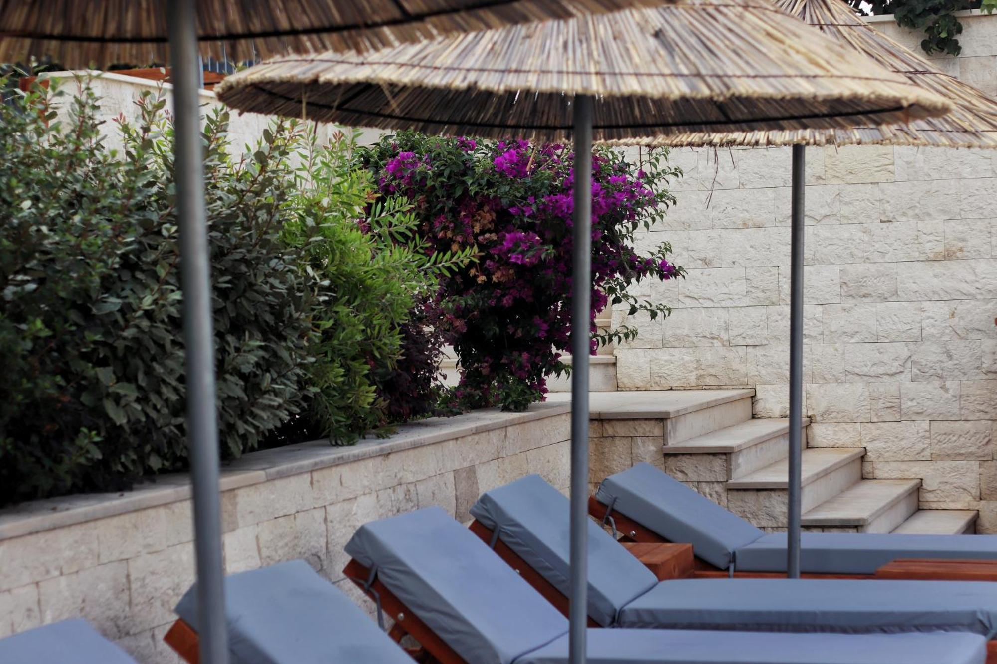 Golden Beach Suites Sarandë Exterior foto
