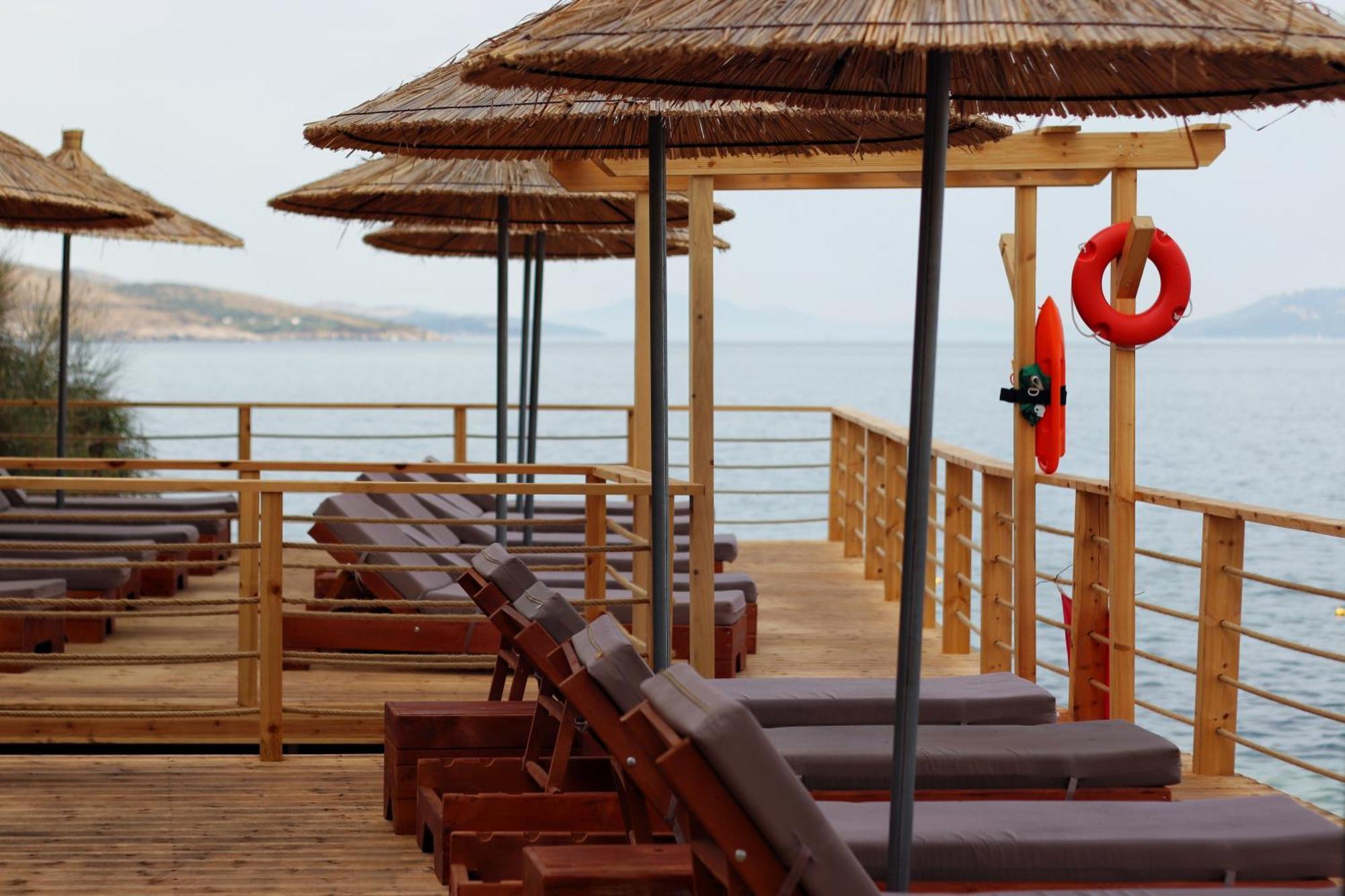Golden Beach Suites Sarandë Exterior foto